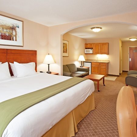 Holiday Inn Express Hotel & Suites Bay City By Ihg Bagian luar foto