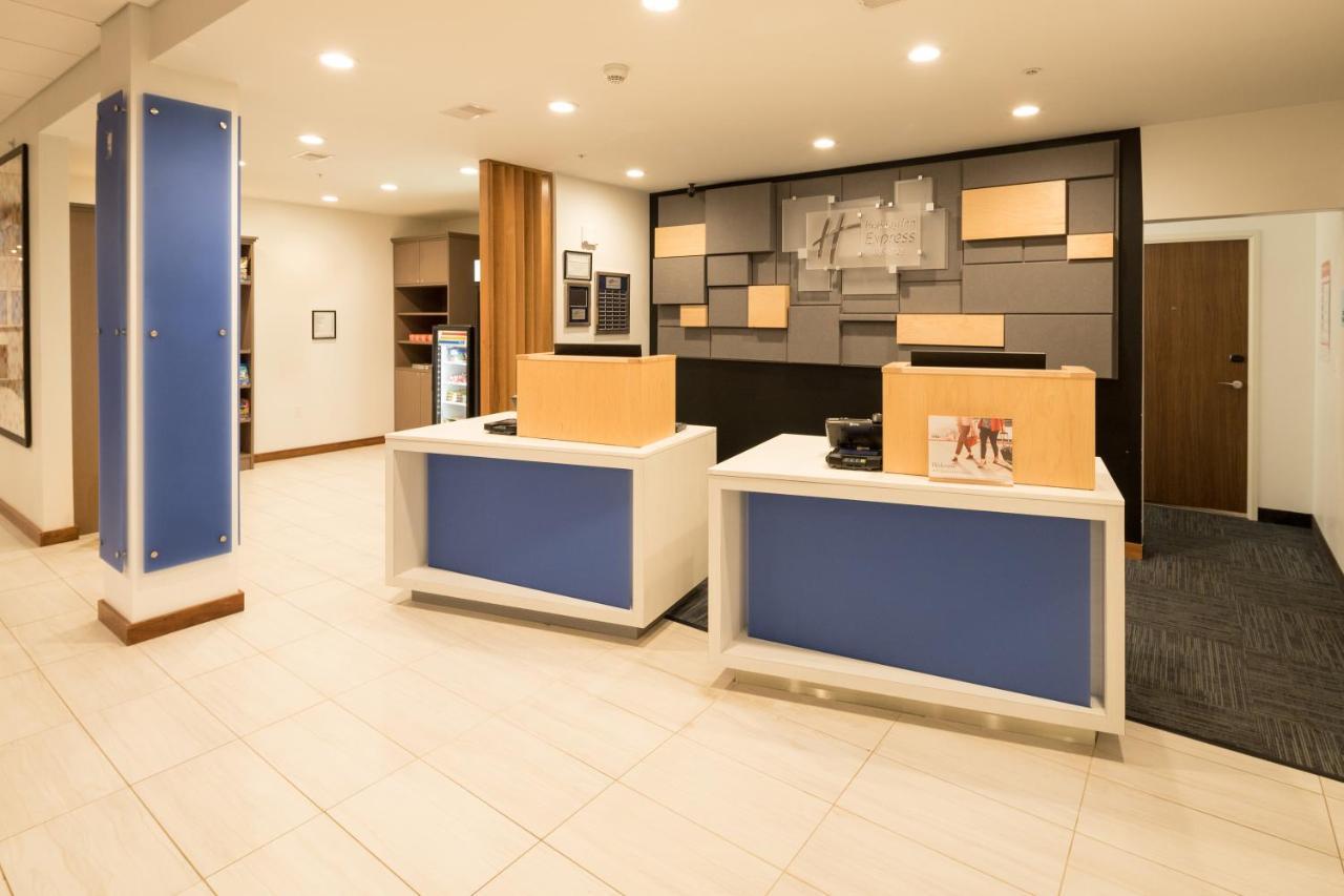 Holiday Inn Express Hotel & Suites Bay City By Ihg Bagian luar foto