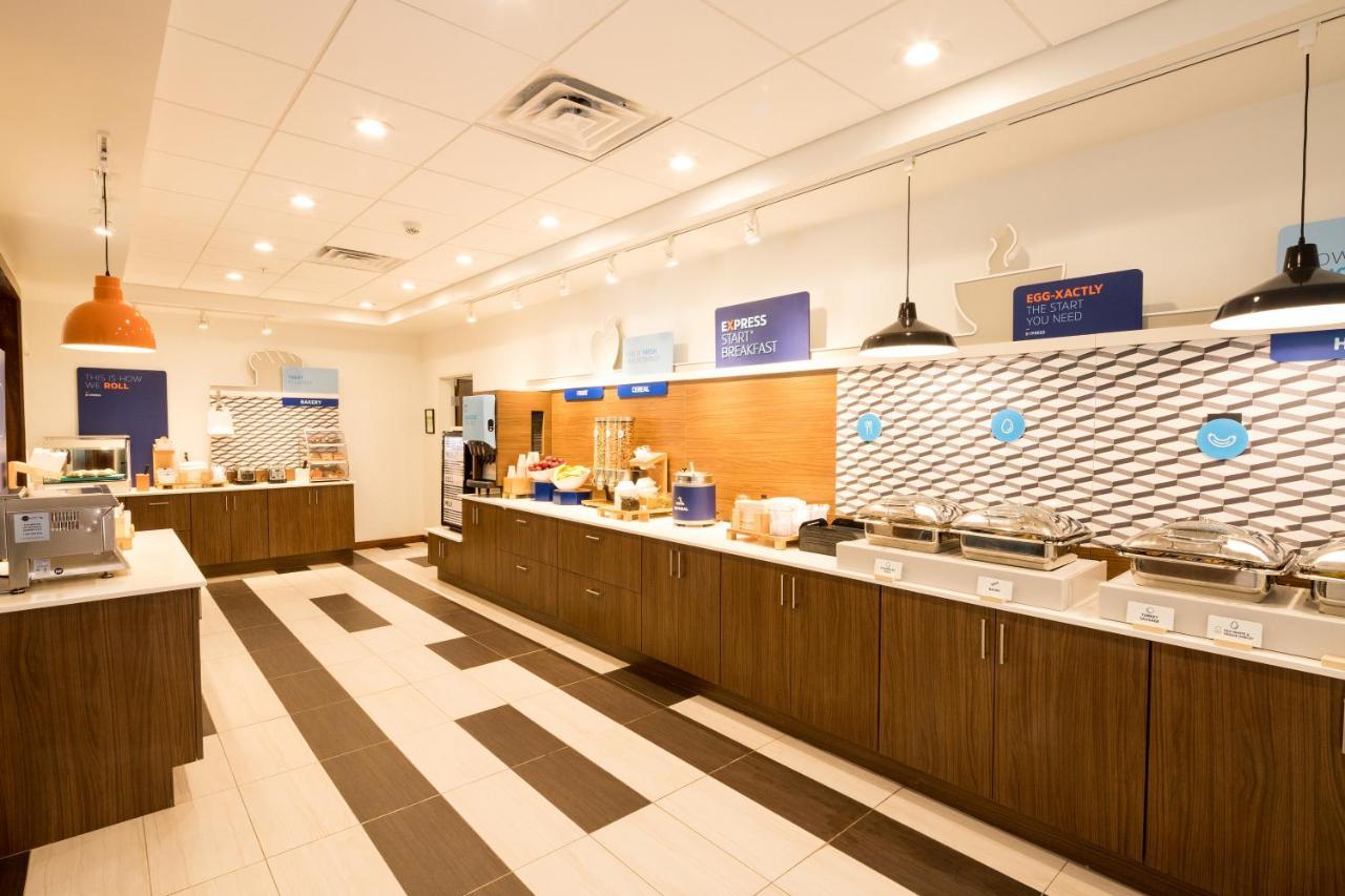 Holiday Inn Express Hotel & Suites Bay City By Ihg Bagian luar foto