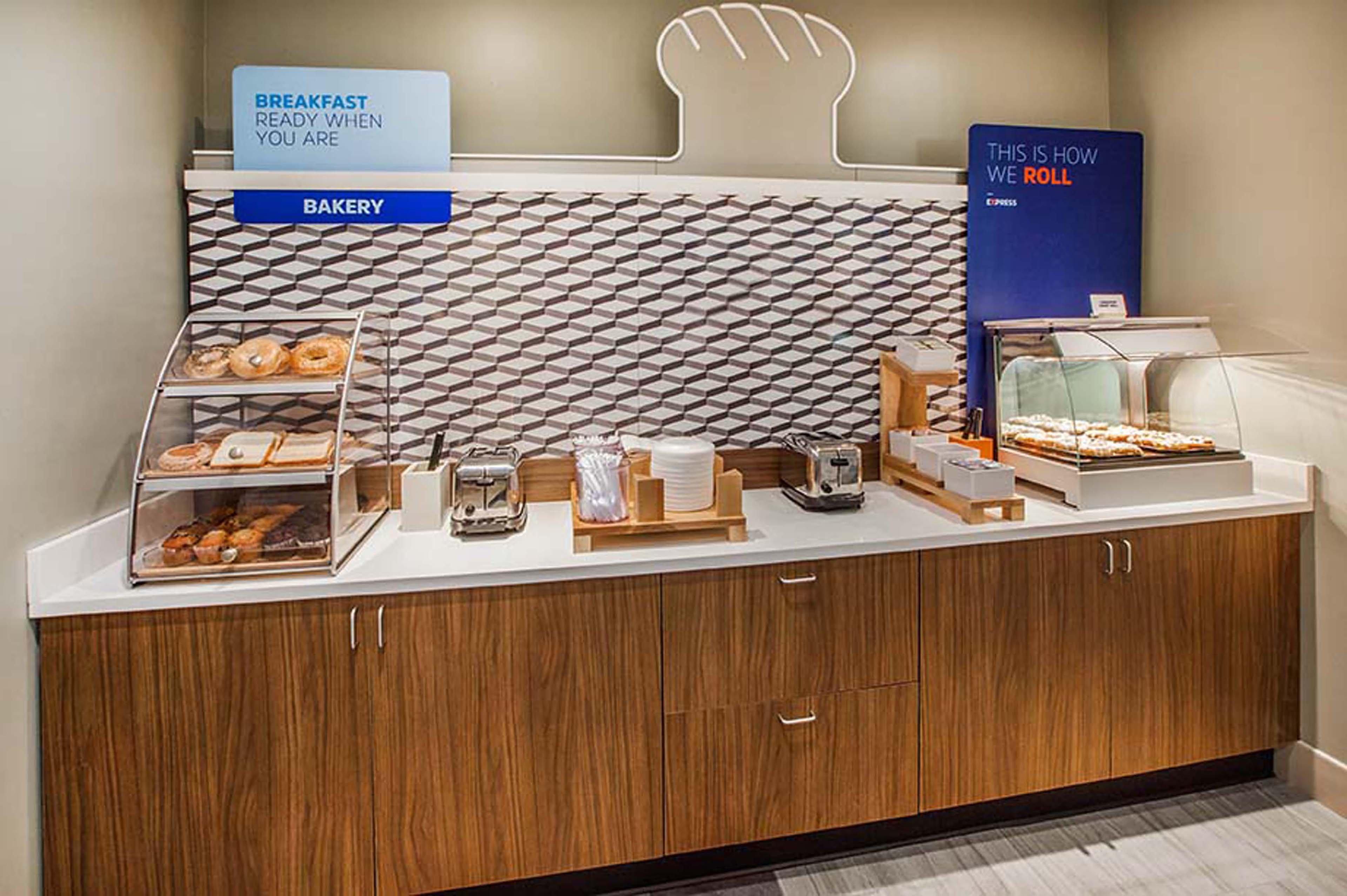 Holiday Inn Express Hotel & Suites Bay City By Ihg Bagian luar foto